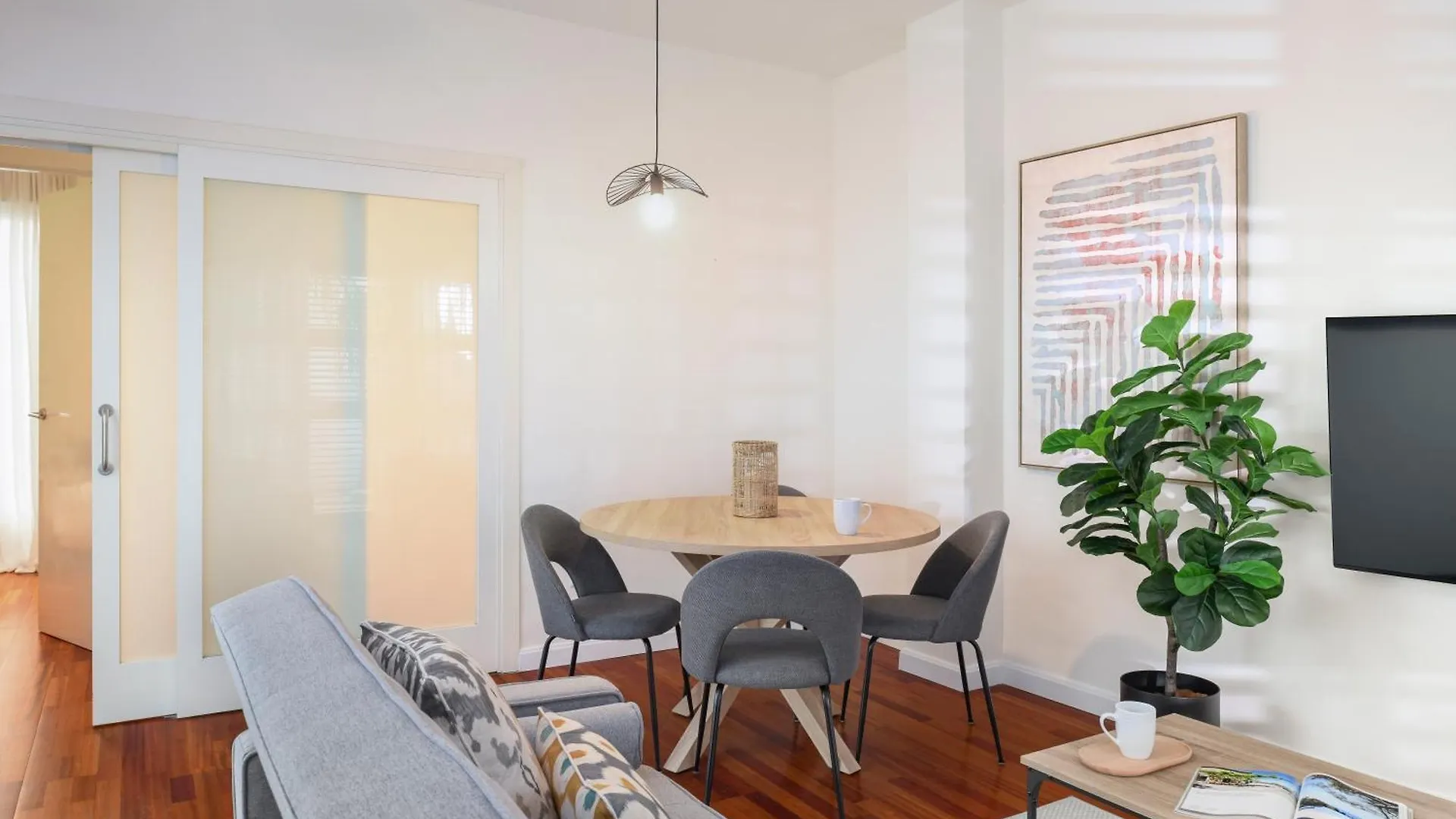 Urban Oasis Apartment With Pool & Free Parking إشبيلية 0*,  إسبانيا
